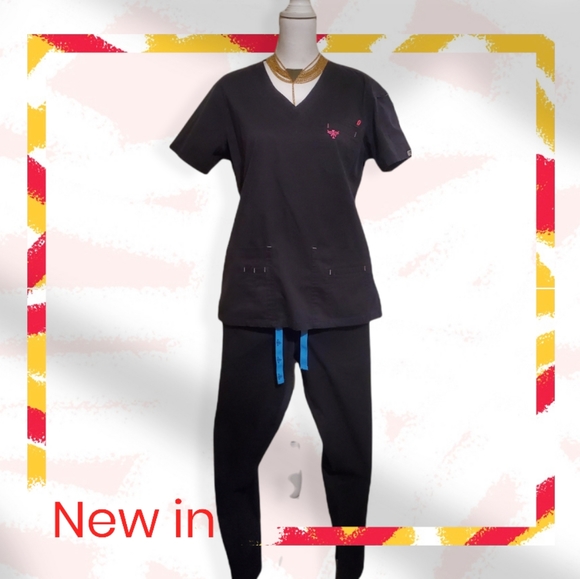 Med Couture Scrub Set, L Top Black w/Raspberry Trim, M Pants Black w/Blu - Picture 4 of 10